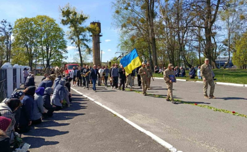 Життя обірвалося під час відпустки: волиняни провели в останню дорогу Андрія Сидорука