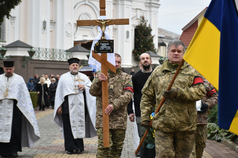 Навіки 53: у Луцьку в останню путь провели полеглого на війні Героя Юрія Смикала