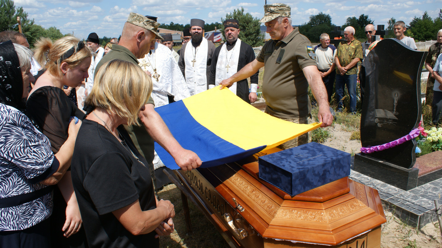 «За його голову окупанти обіцяли винагороду»: на Волині попрощалися з легендарним розвідником Віктором Зенцом