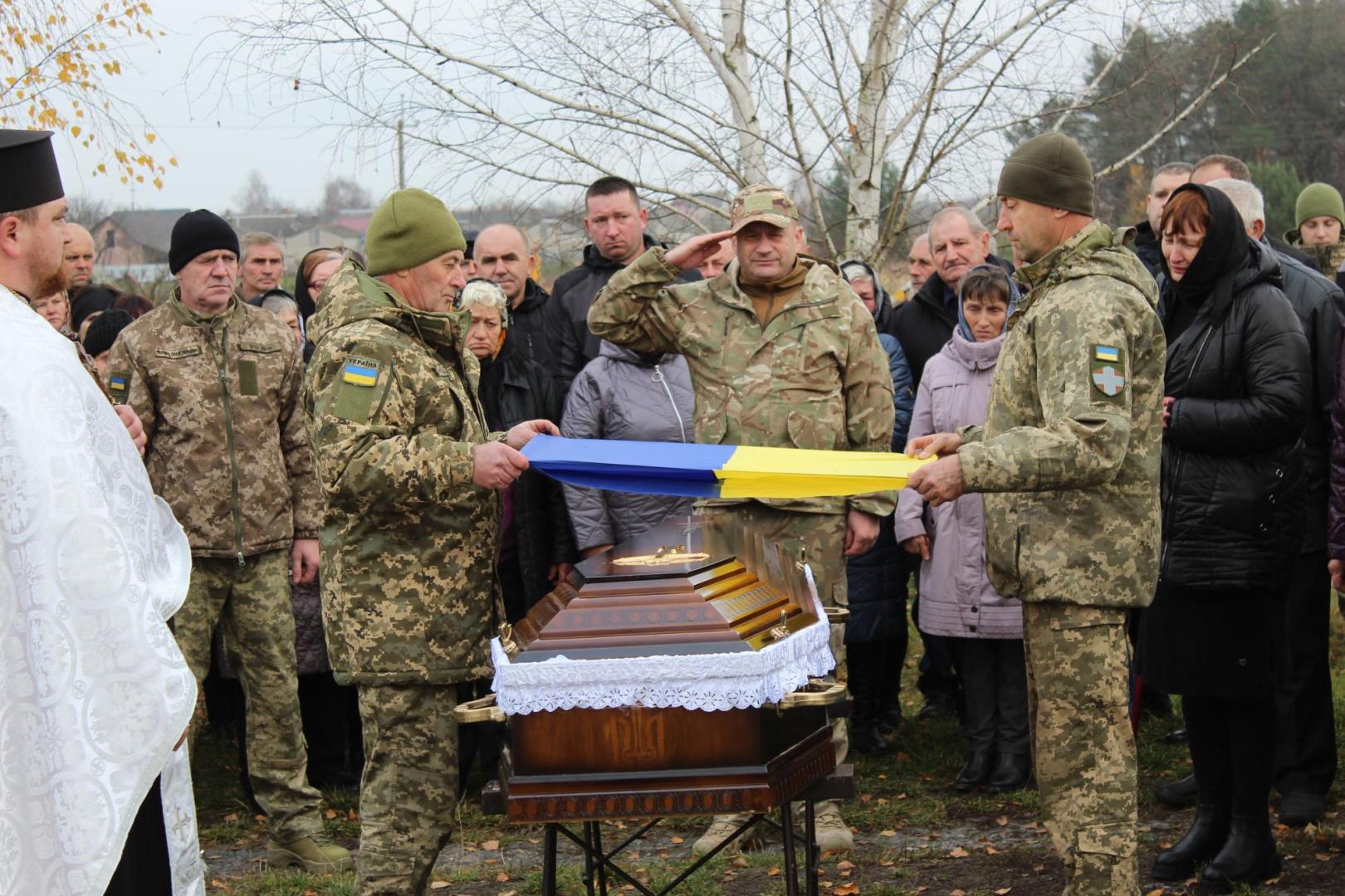 Завтра йому мало виповнитися 55 років: на Волині попрощалися із захисником Василем Савичем