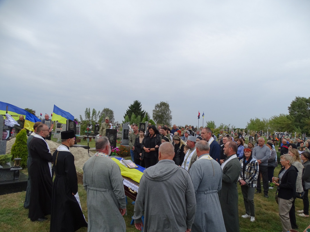 Ідентифікований за результатами тесту-ДНК: на Волині поховали Героя Володимира Олексюка