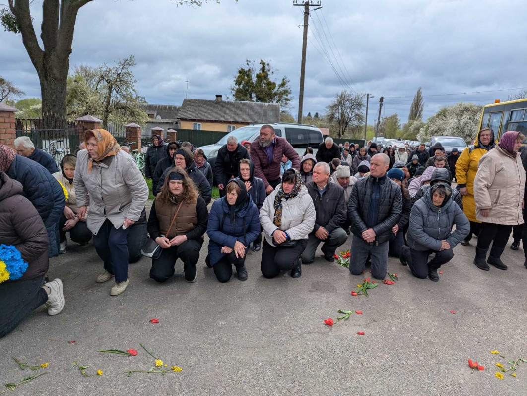 Понад півтора року вважався зниклим безвісти: на Волинь «на щиті» повернувся Герой Дмитро Новосад