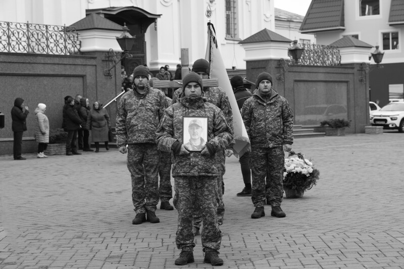 У Луцьку провели в останню дорогу загиблого Героя Віктора Оверчука