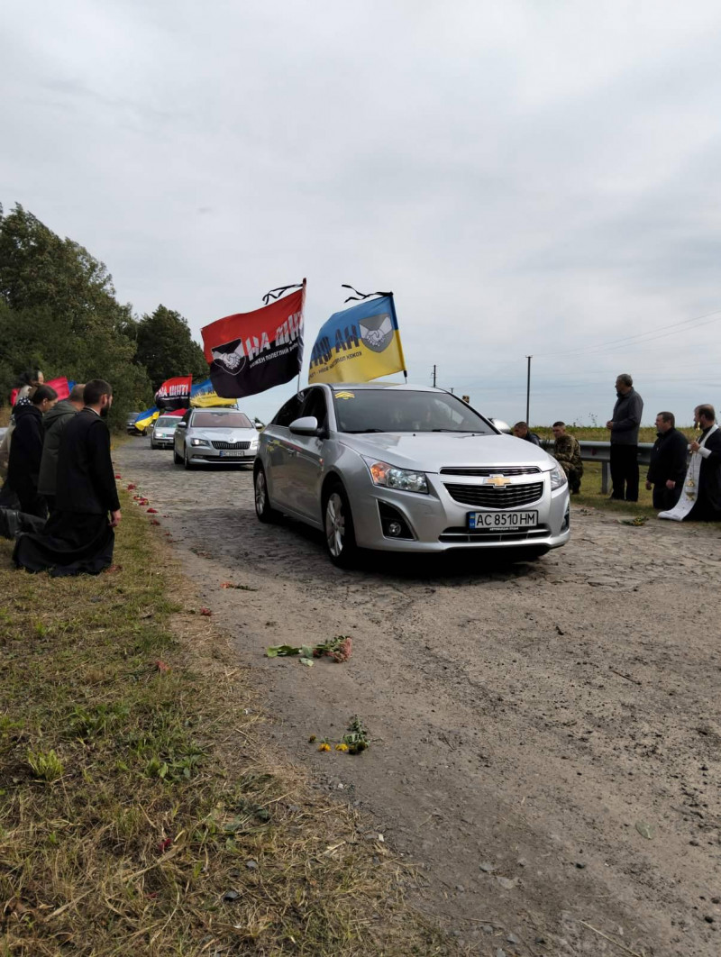 Не встиг створити сім’ю і потішити батьків онуками: на Волині поховали молодого Героя Андрія Денисюка
