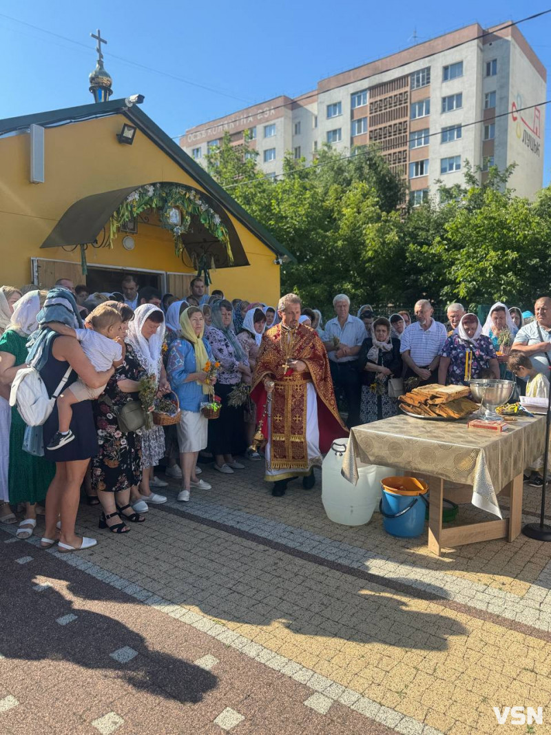 Як у луцькому храмі освячували мак та мед. Фоторепортаж