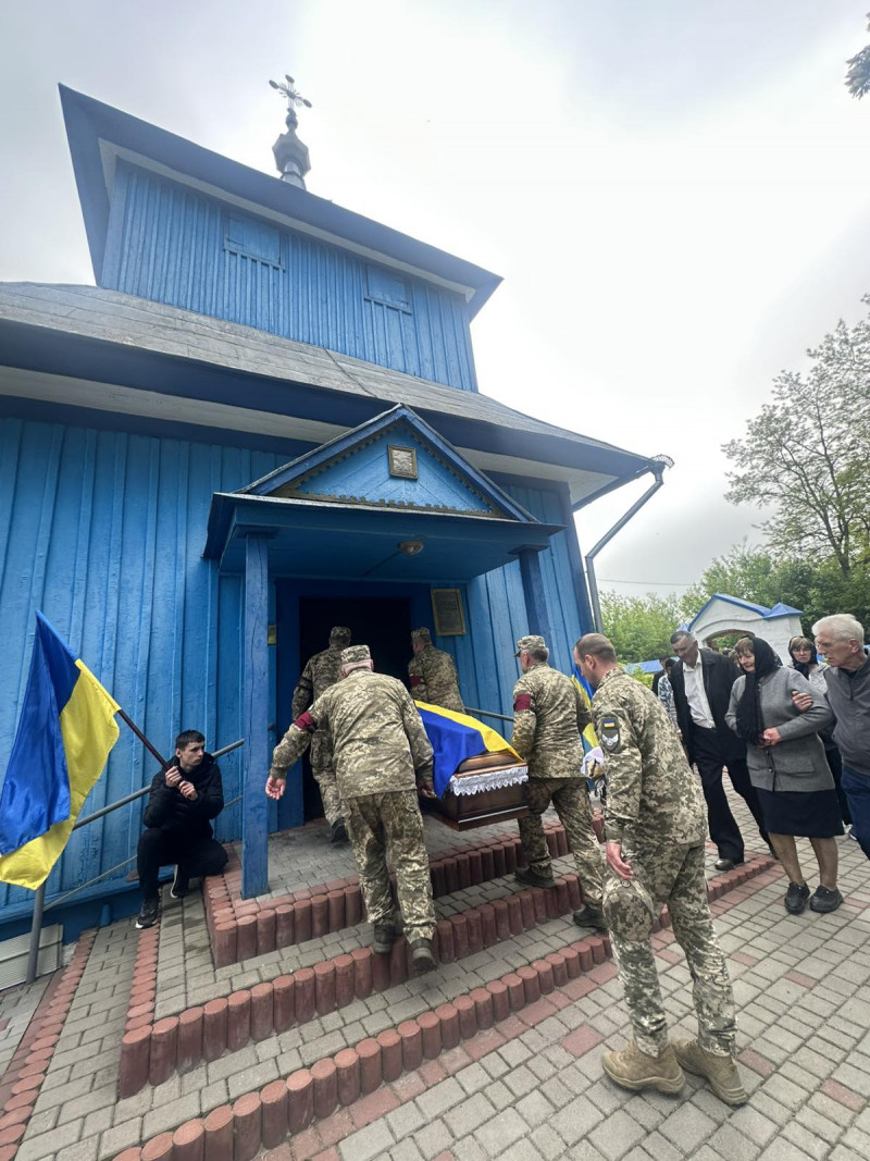 Устилузька громада попрощалася із захисником України Олександром Сачуком