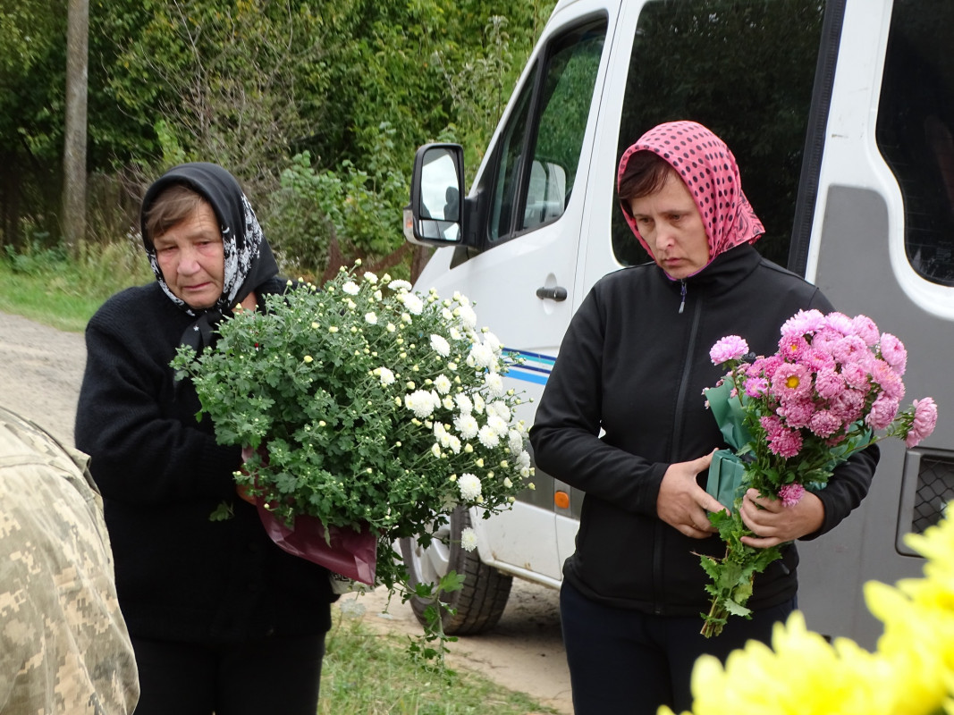 Багато місяців вважався зниклим безвісти: у громаді на Волині поховали Героя Олександра Чирку