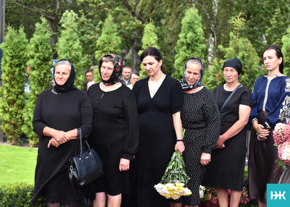 Сльози, голуби та шана загиблим захисникам: у громаді на Волині відкрили Алею пам’яті Героям