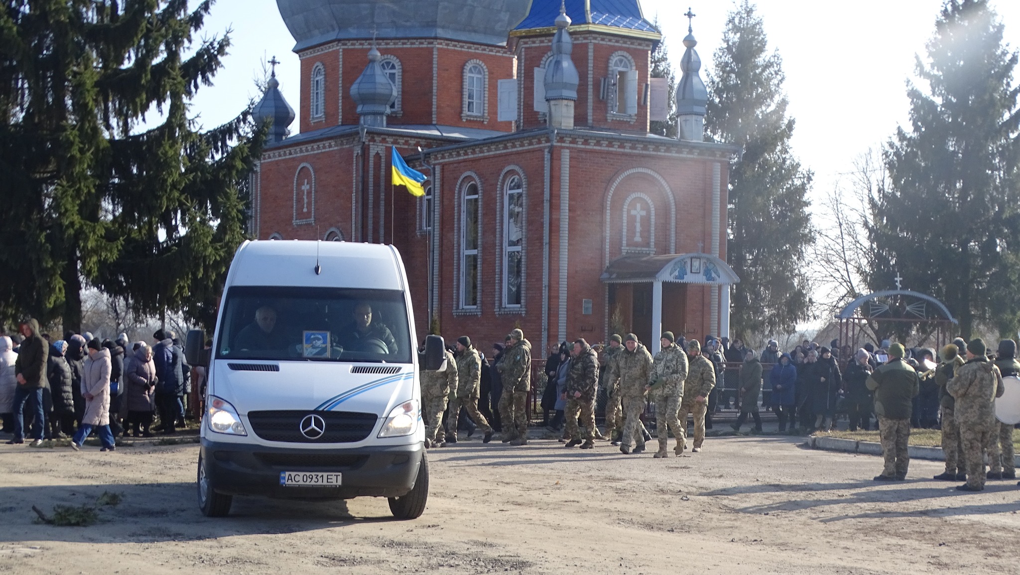 Навіки 37: на Волині в останню дорогу провели молодого Героя Андрія Савчука