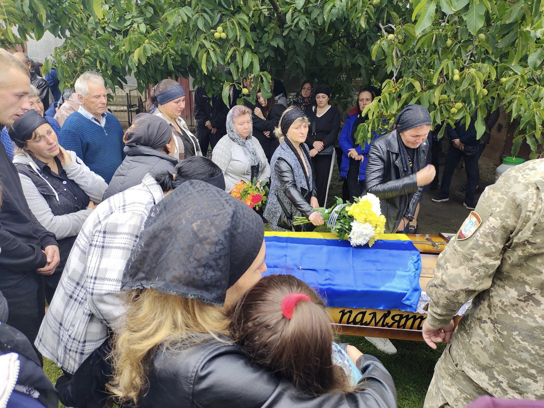 Був 3 тижні на передовій: громада на Волині попрощалася із 28 загиблим на війні Героєм-земляком Олександром Дубчуком