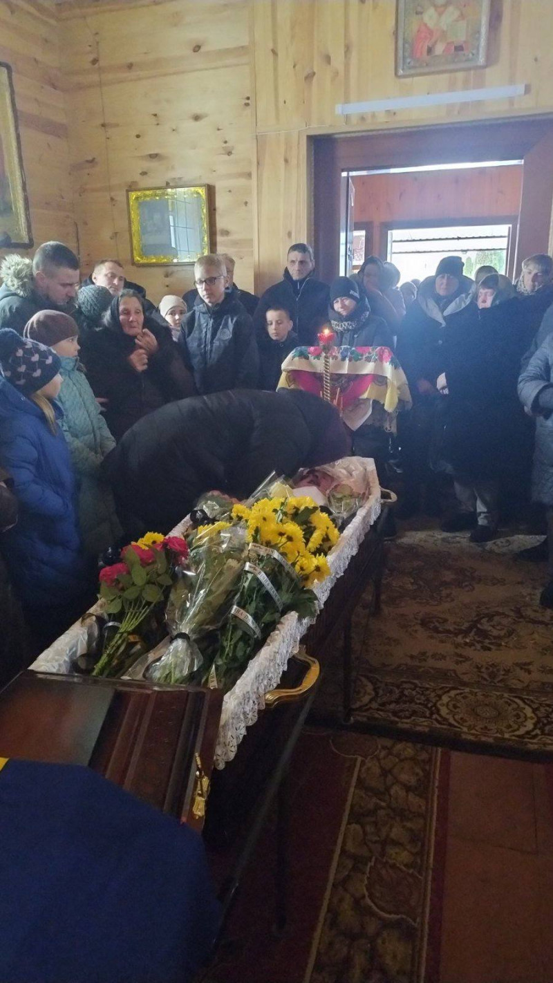 Батько шести дітей та справжній Герой: на Волині поховали захисника Віктора Калуша