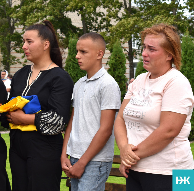 Сльози, голуби та шана загиблим захисникам: у громаді на Волині відкрили Алею пам’яті Героям