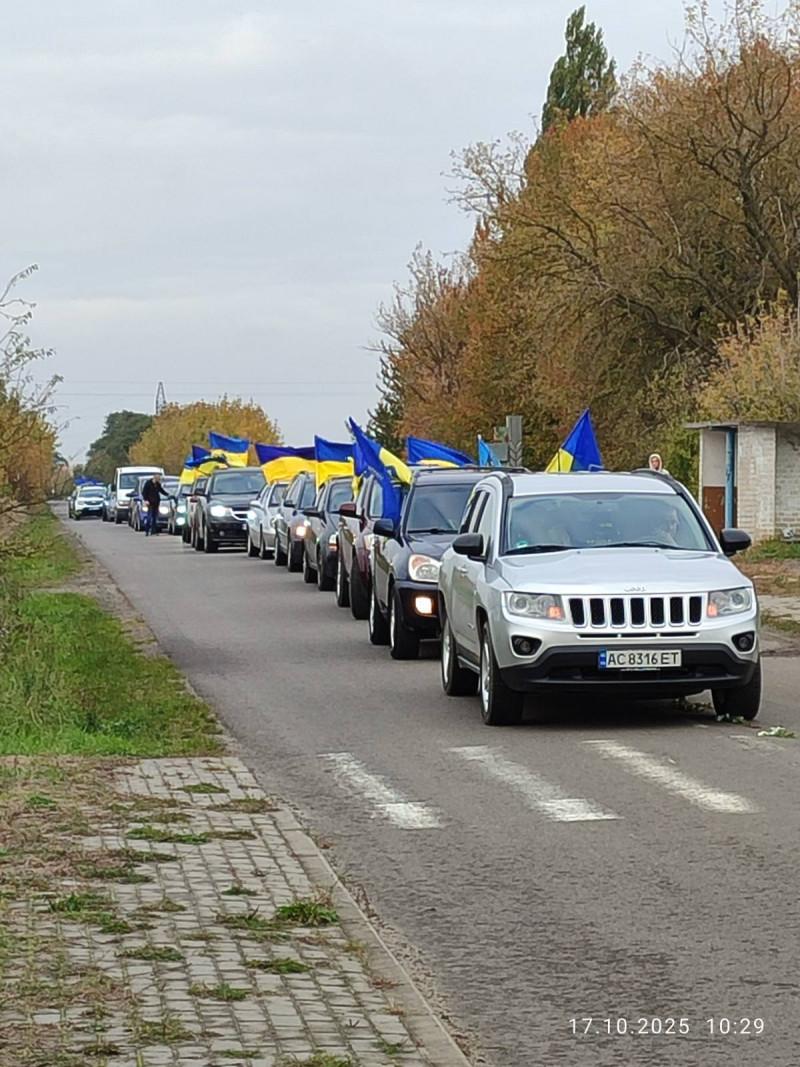 Його життя обірвалося на полі бою: на Волині в останню земну дорогу провели загиблого Героя Олександра Пальшина