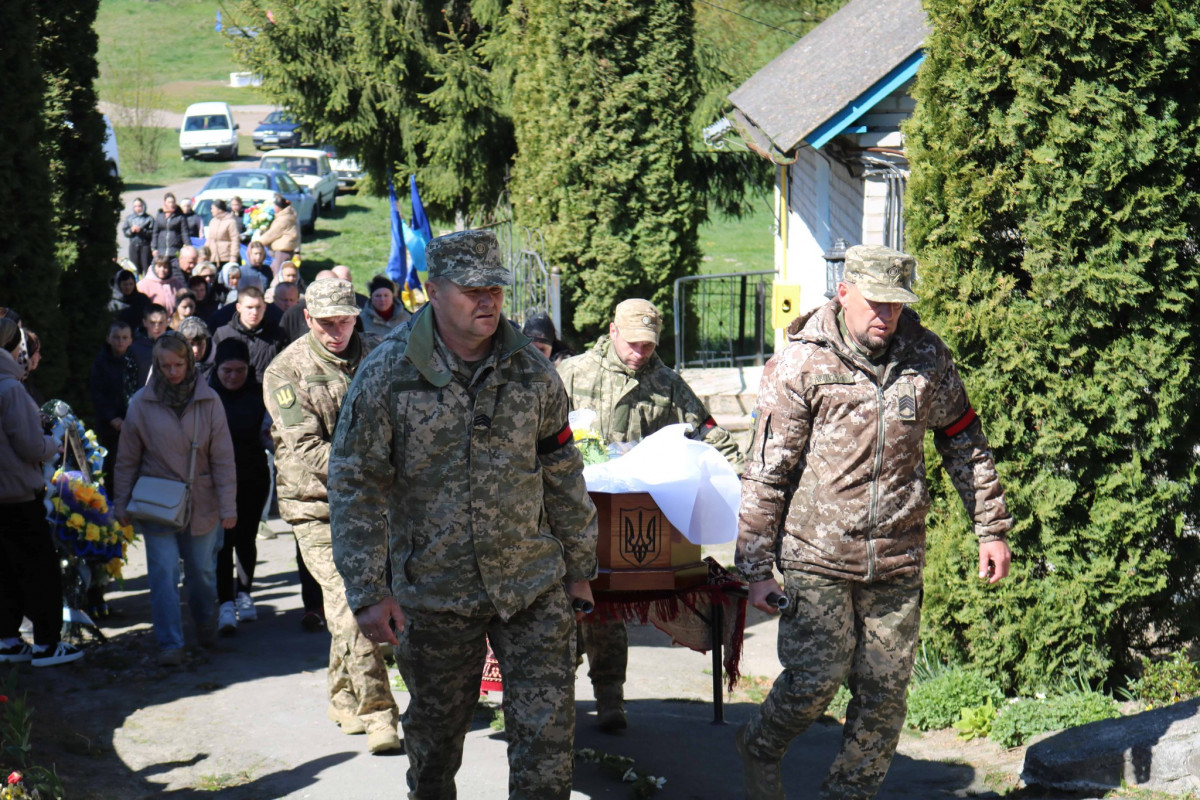 На Волині провели в останню дорогу захисника Івана Гутверта