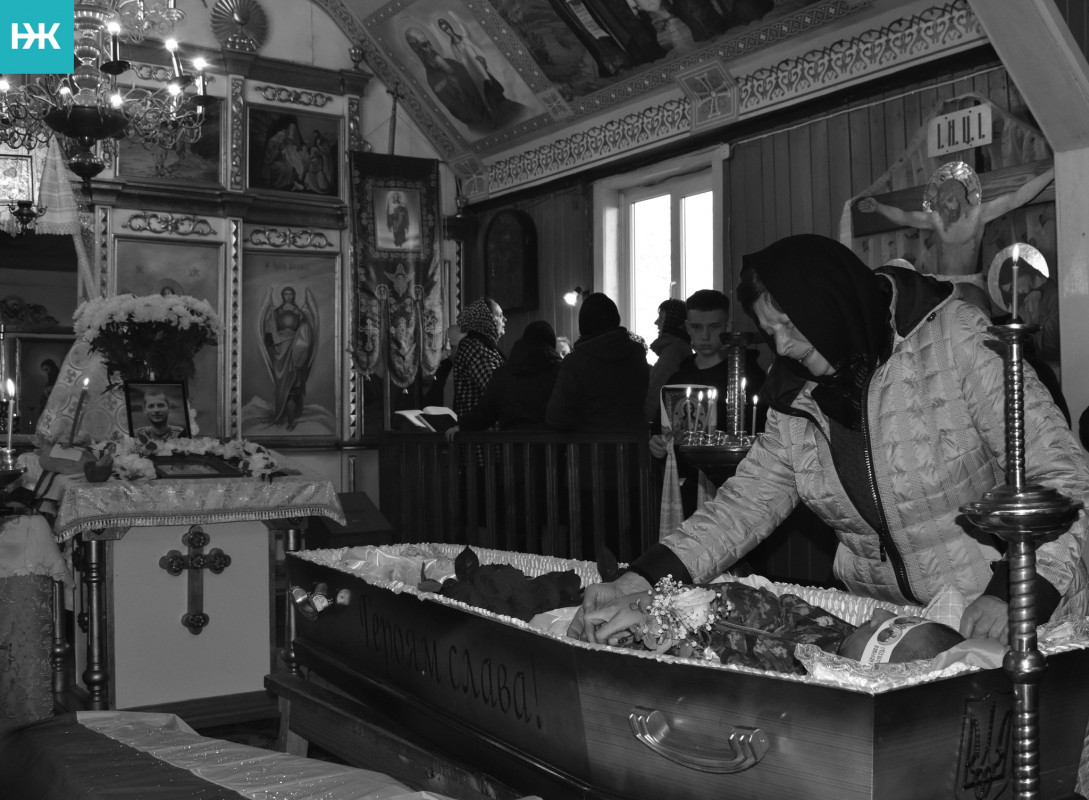 Громада у жалобі: на Волині в останню дорогу провели молодого захисника Станіслава Барана