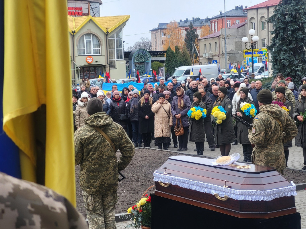 Заповів поховати на Волині і поставити на могилі козацький хрест: провели в останню путь Героя Сергія Голядинця