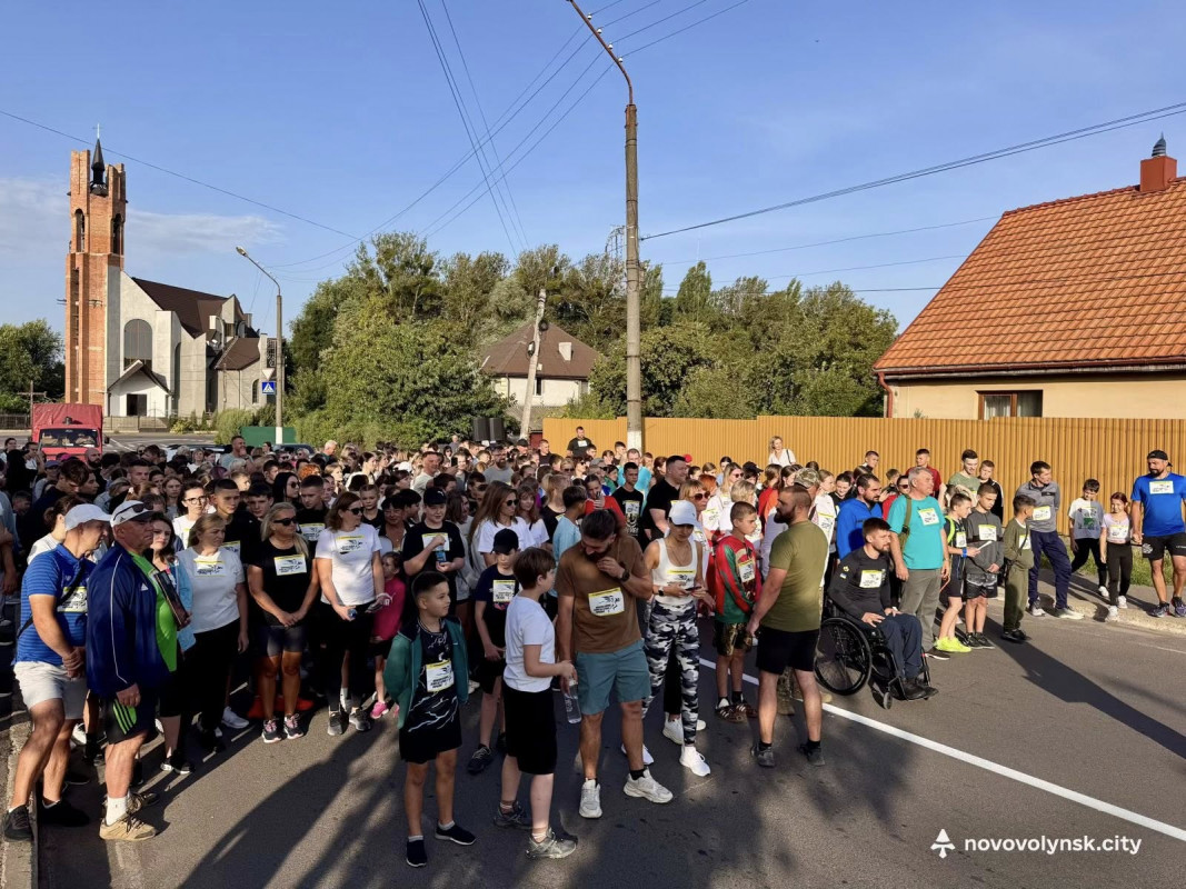 «Шаную воїнів, біжу за героїв України»: у місті на Волині на благодійному заході зібрали гроші для ЗСУ