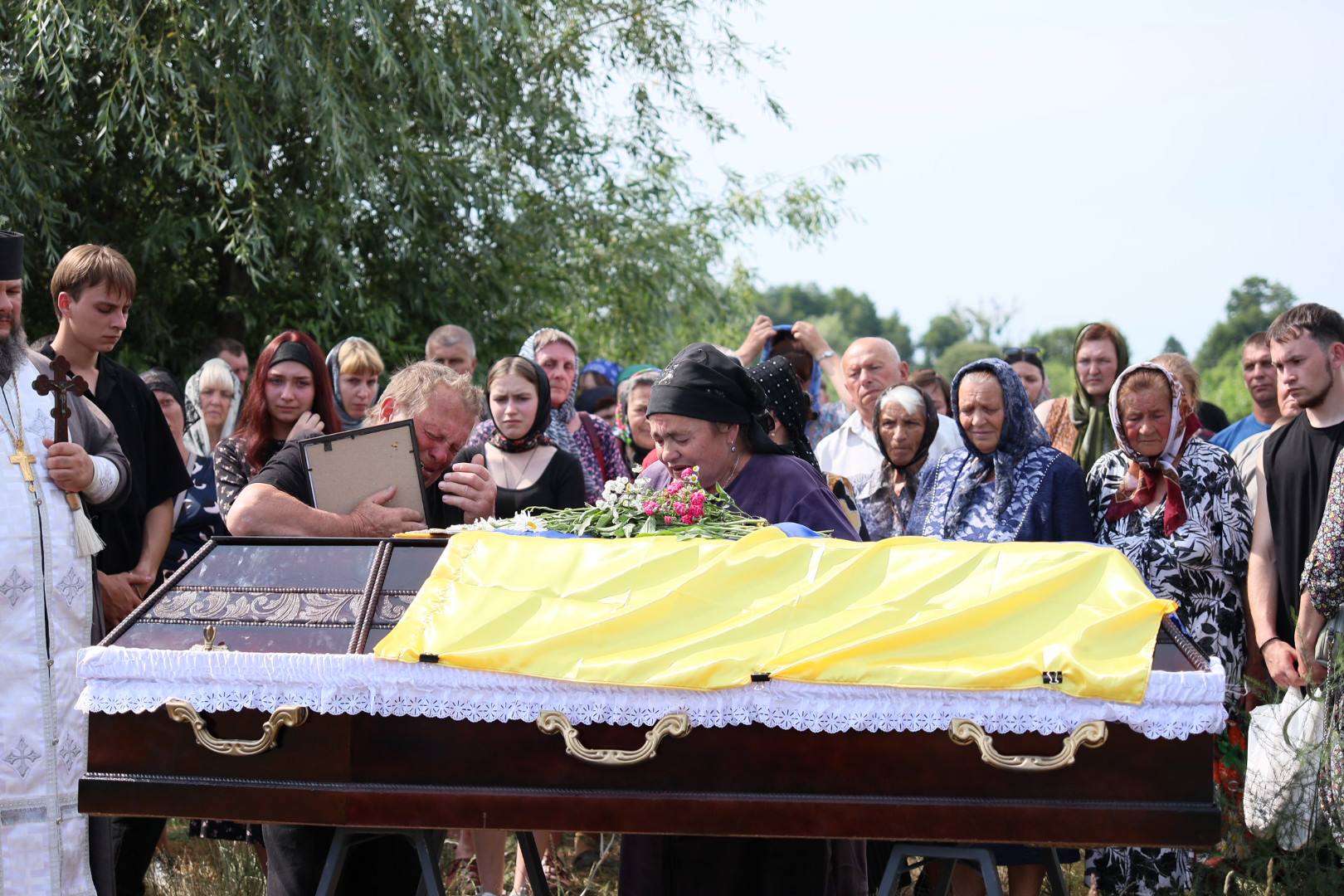 8 місяців вважався зниклим безвісти: на Волині в останню путь провели Героя Анатолія Янчука