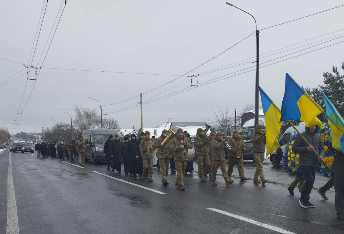 Був частиною сталевого щита, що захищає нас від ворога: на Волині поховали 36-річного Героя Віктора Чижа