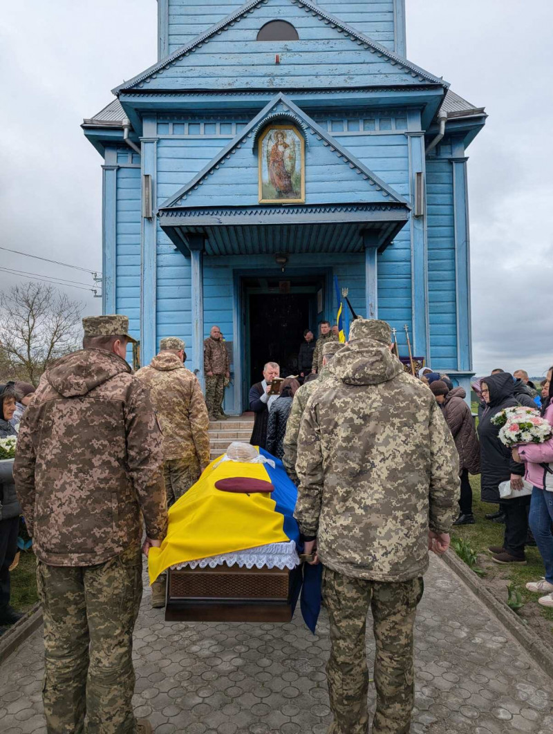 Понад півтора року вважався зниклим безвісти: на Волинь «на щиті» повернувся Герой Дмитро Новосад