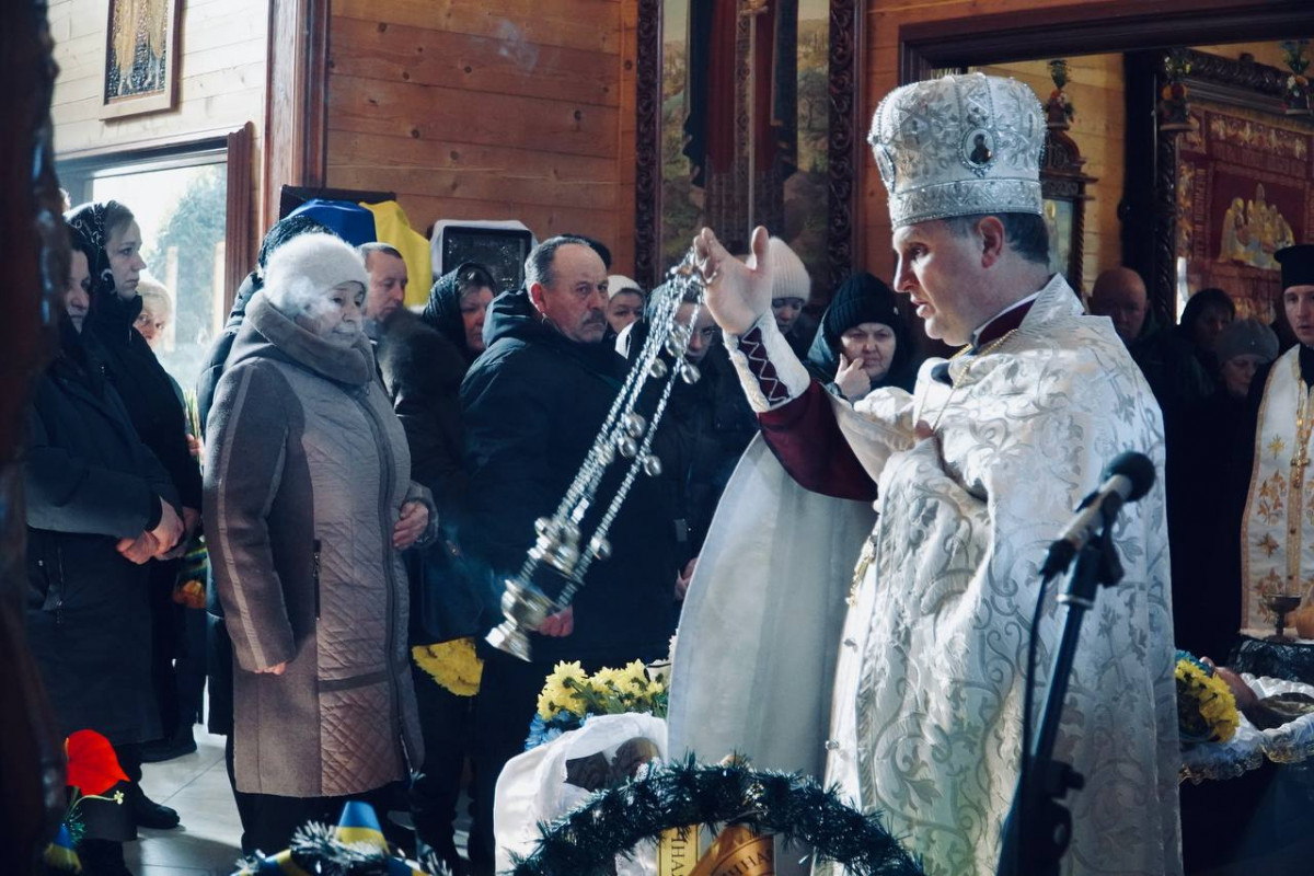 Життя обірвалося під час лікування: на Волині поховали захисника Василя Бакуна