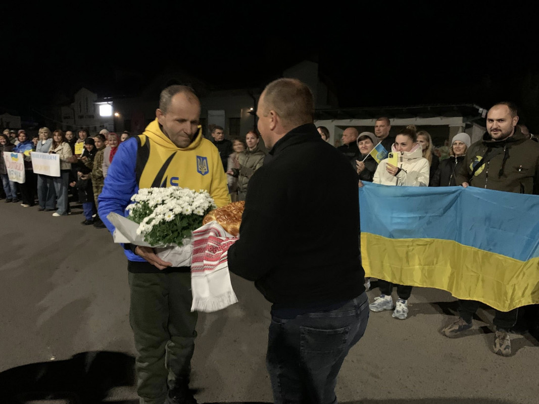 Після довгих місяців полону додому на Волинь повернувся захисник Василь Кулачук