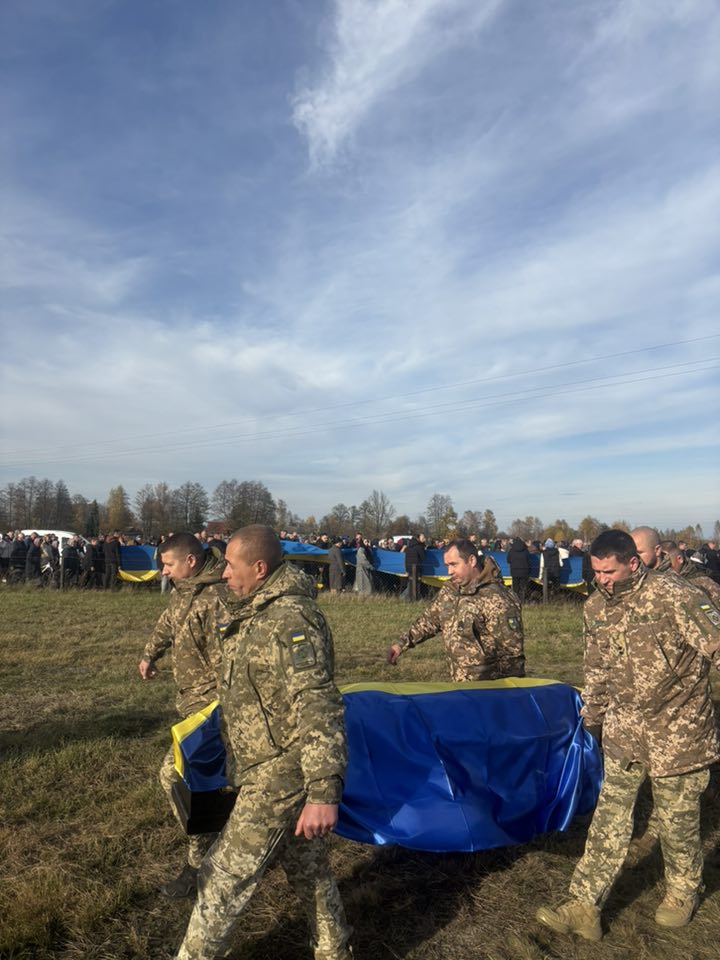 До останнього подиху боронив Україну: на Волині попрощалися із загиблим Героєм Іваном Кіпенем