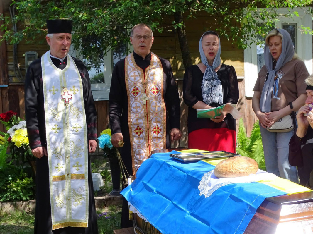 16 місяців вважався зниклим безвісти: на Волині попрощалися з Героєм Дмитром Лободюком