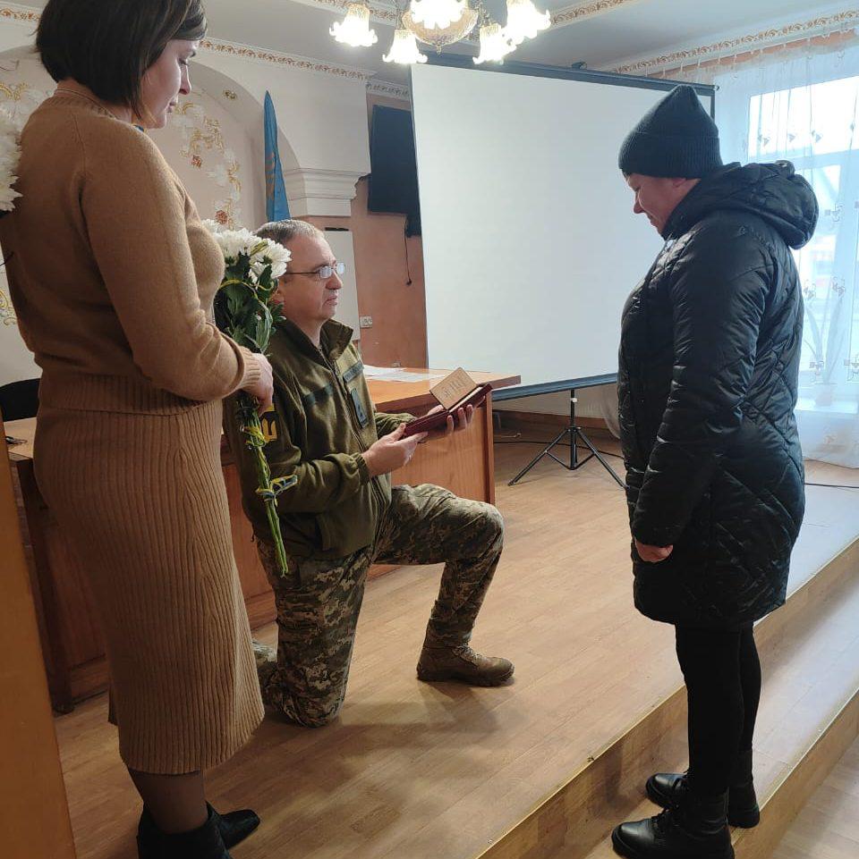 Загинув у бою на Донеччині: рідним Героя з Волині вручили його нагороду