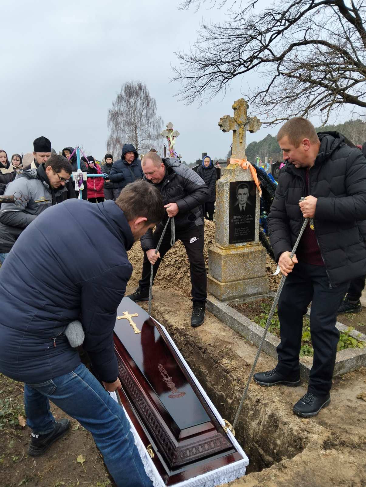 На Волині в останню дорогу провели військового Адріана Крупка. Фото