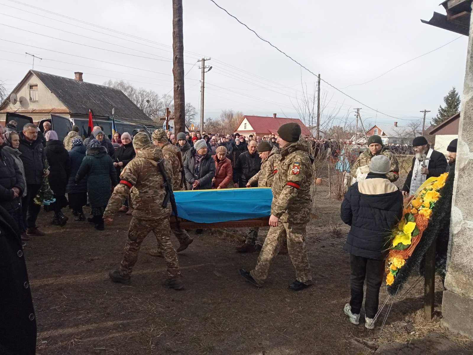 Додому «на щиті» через 166 днів: на Волині попрощалися з Героєм Андрієм Федорчуком