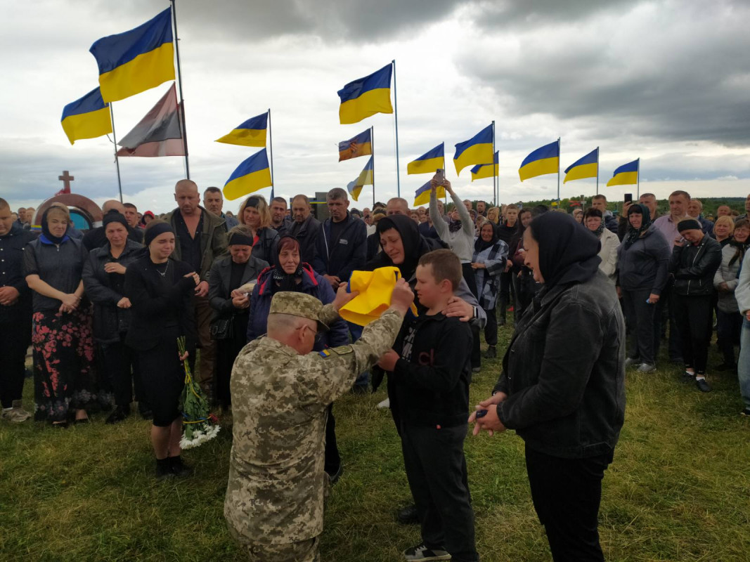 Ворожий дрон обірвав життя Героя: на Волині прощались з полеглим воїном Олегом Беценком
