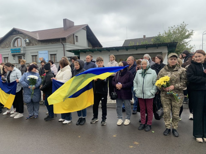 Вперше за понад 3,5 роки ступив на рідну землю: додому повернувся звільнений з полону волинянин Андрій Ховхун