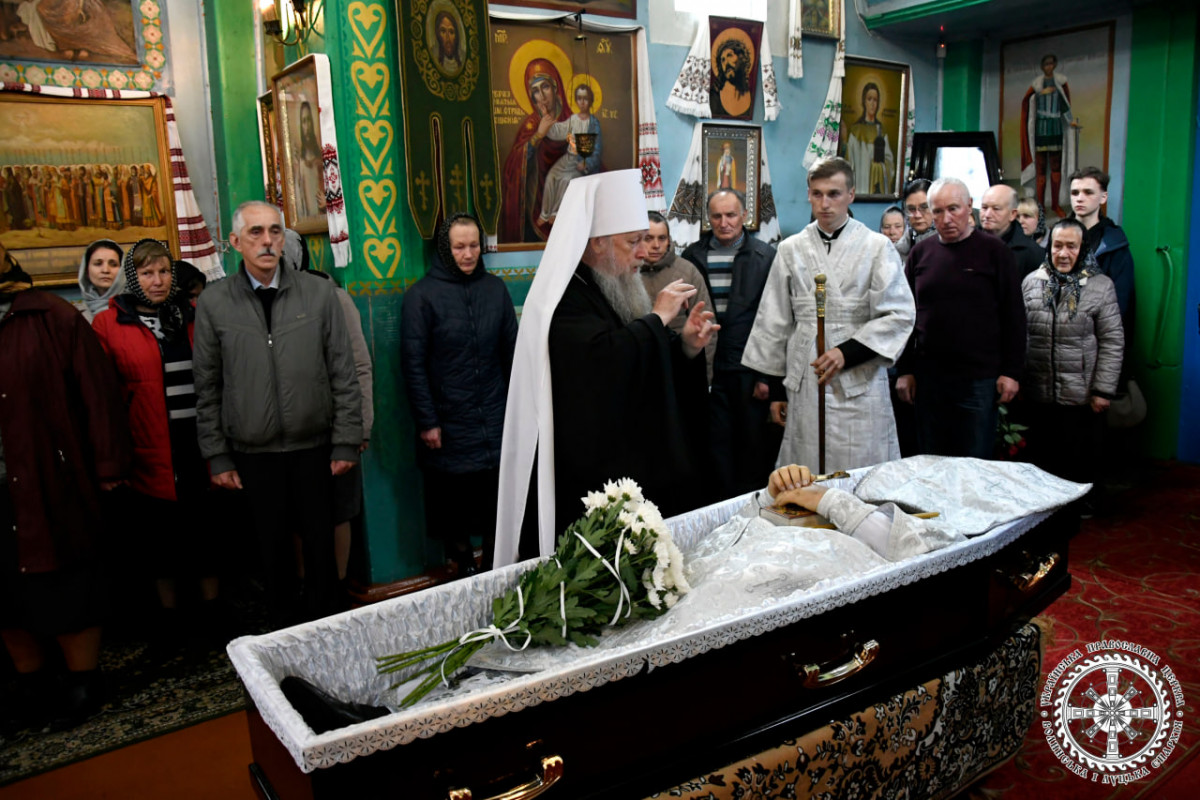 На Волині померлого священника відспівали у храмі, у якому він служив все життя