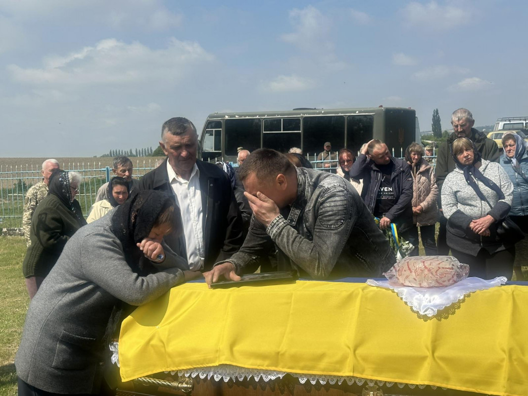 Устилузька громада попрощалася із захисником України Олександром Сачуком