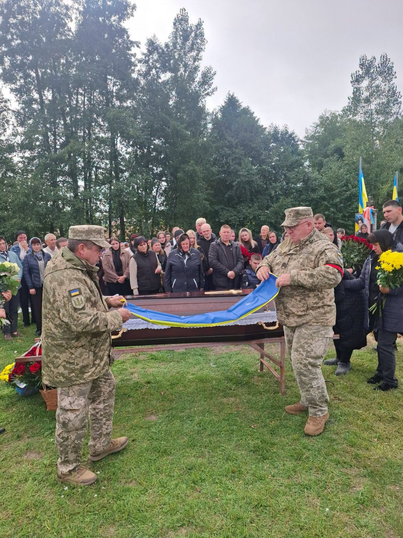 Волиняни попрощалися із захисником Олександром Пінчуком, який понад два роки вважався зниклим безвісти