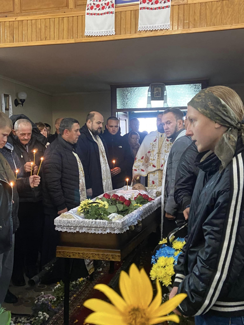 Два місяці лікарі рятували, а рідні молилися: на Волині попрощалися з Героєм Богданом Баховцем