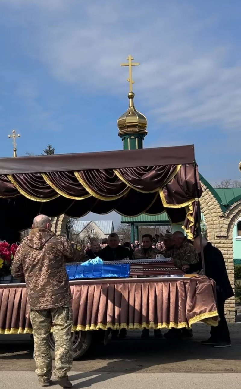 «Не стало захисника для України, для матері – сина, для сестри – брата»: на Волині похоронили Героя Сергія Стеренчука