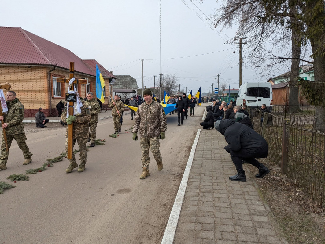 Завжди був готовий допомогти: на Волині провели в останню дорогу загиблого воїна Івана Оніщука