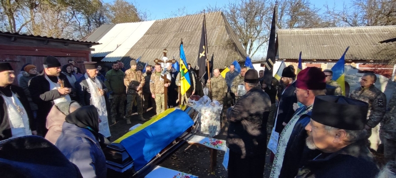 Загинув внаслідок удару FPV-дроном: волиняни попрощалися із загиблим Героєм Сергієм Семчуком