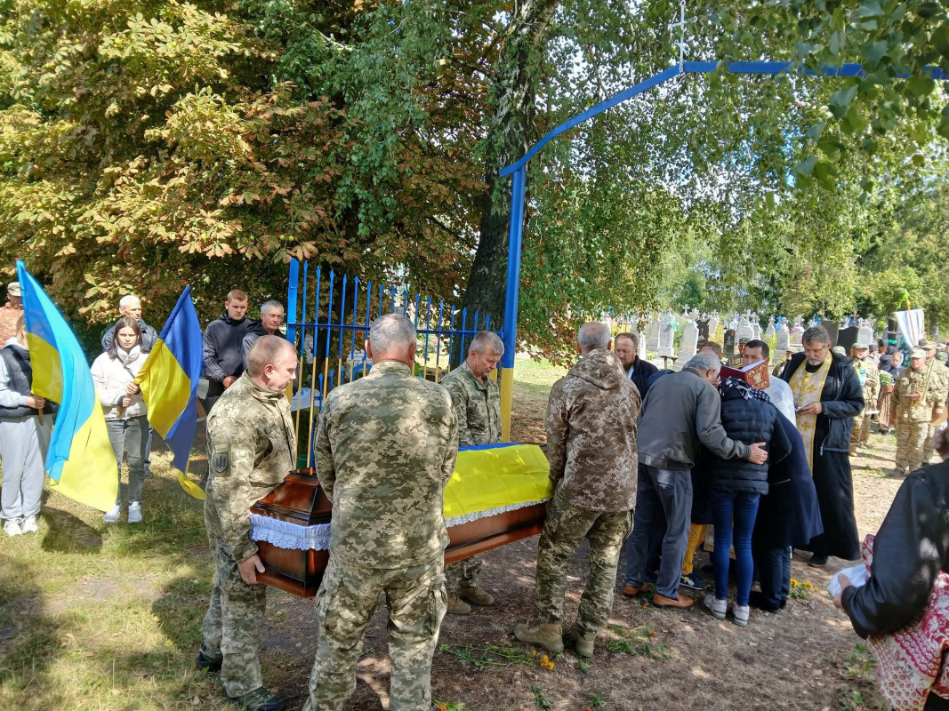 Серце Героя зупинилося на 39-му році життя у лікарні: на Волині в останню дорогу провели Сергія Гонтара
