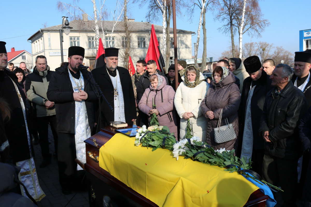 Довгий час вважався зниклим безвісти: на Волині в останню дорогу провели Героя Степана Гебу