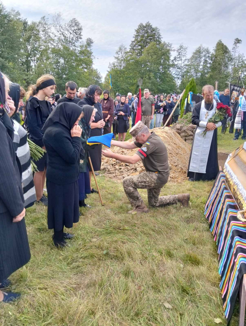 Не встиг створити сім’ю і потішити батьків онуками: на Волині поховали молодого Героя Андрія Денисюка