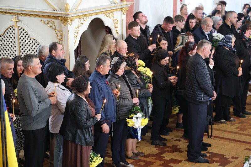Загинув півтора року тому: у Луцьку в останню дорогу провели 34-річного Героя Богдана Щербачука