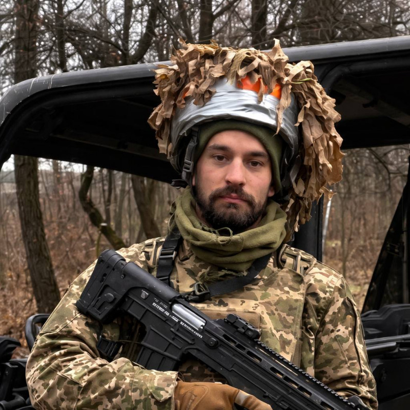 Наприкінці осені мобілізували, а 8 лютого зв’язок з ним обірвався: на Волині провели в останню путь захисника Івана Савлука