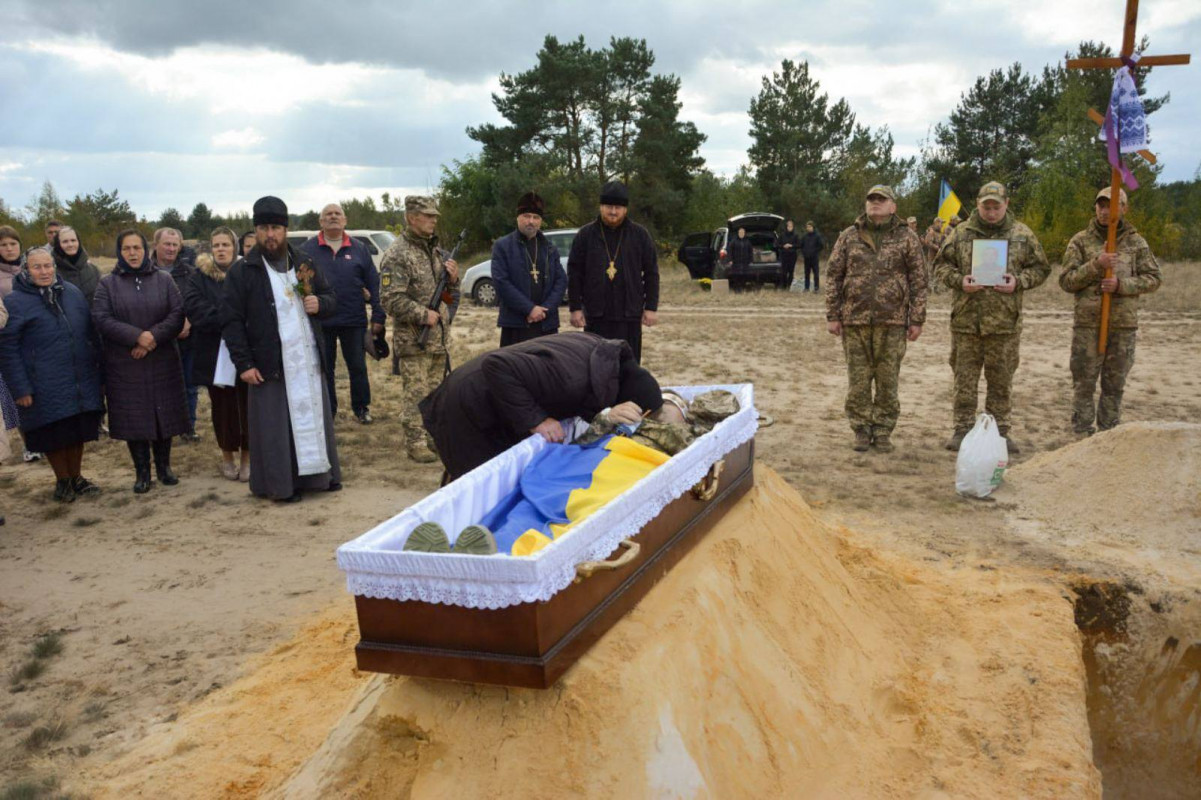 Життя обірвалося у дорозі: на Волині поховали Героя Олександра Барана