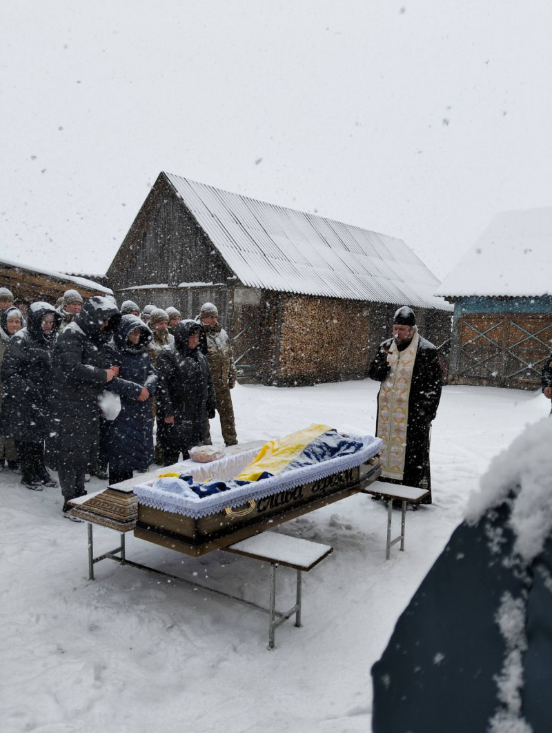 На Волині провели в останню земну дорогу військового Василя Ярмолюка