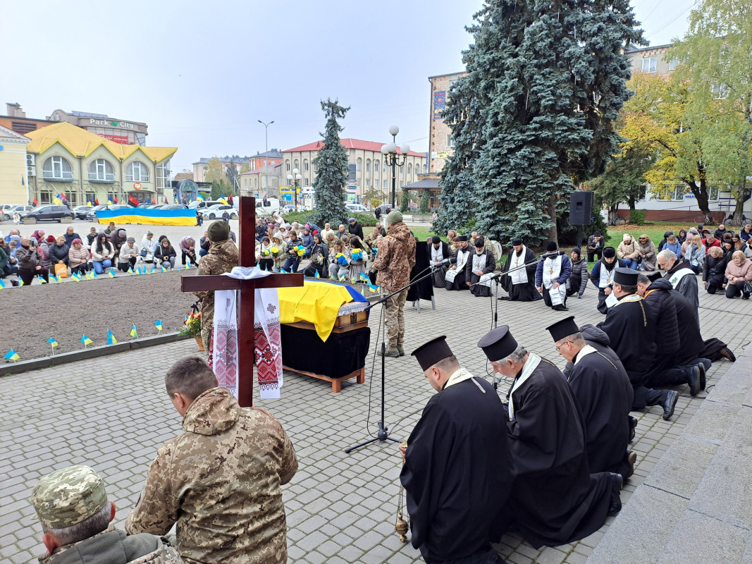 Вісім місяців рідні жили надією, але захисник повернувся «на щиті»: на Волині попрощалися із полеглим на війні Валерієм Степанюком