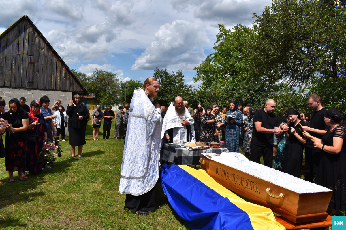 Замість омріяної відпустки додому Герой повернувся «на щиті»: на Волині в останню земну дорогу провели Валерія Баса