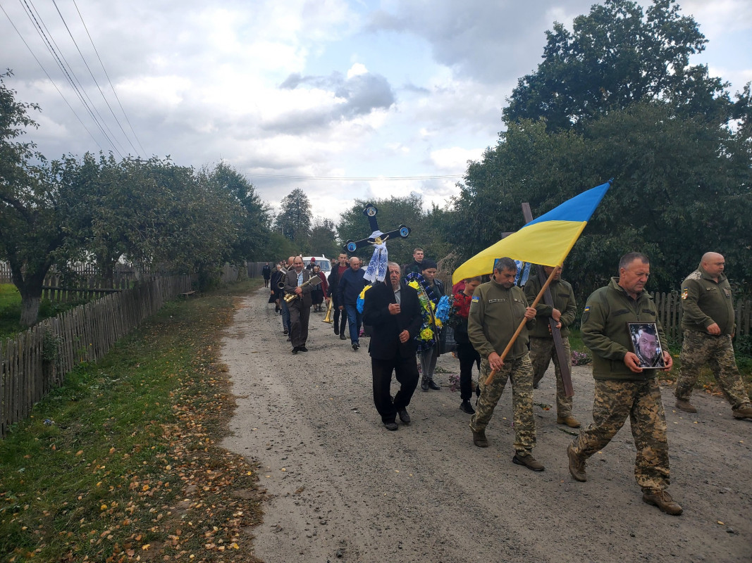 Життя обірвалося у відпустці вдома: на Волині поховали Героя Миколу Байрука